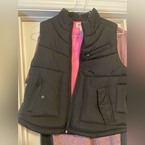 Womens cropped puffer vest. Never worn.